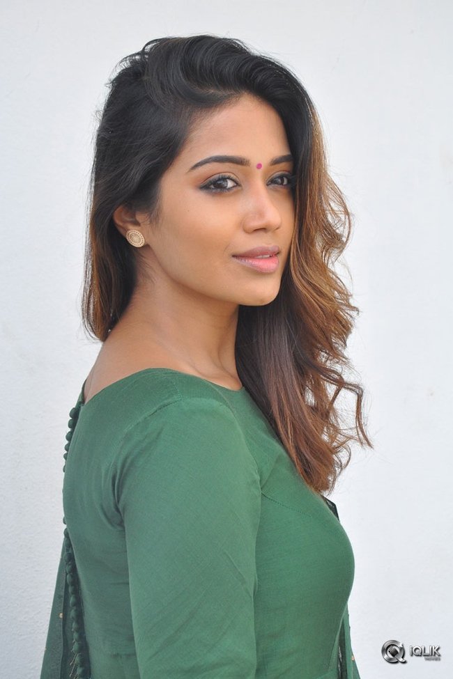 Nivetha-Pethuraj-At-Mental-Madilo-Movie-Press-Meet